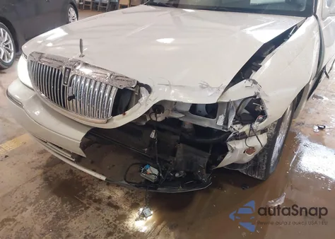 2005 Lincoln Town Car Signature Limited from USA, damaged, VIN 1LNHM82W85Y608053